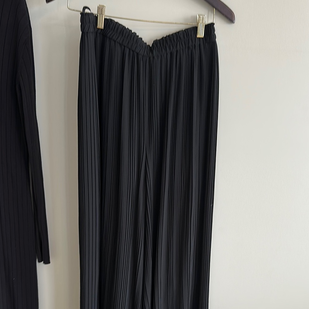 Elegant Black Pleated Women's Pants